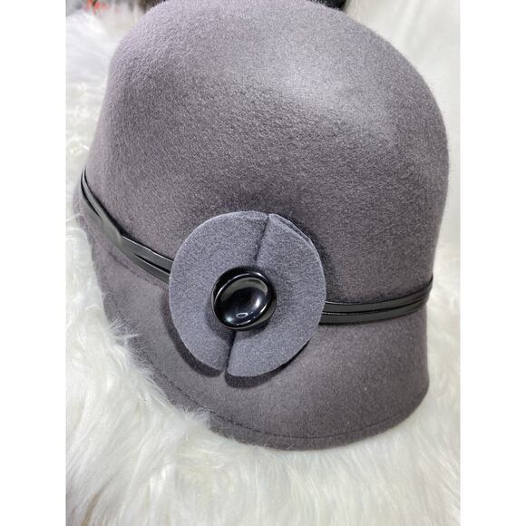 100% Wool Cloche Bucket 1920 Style Gray Hat Leather Black Bands Button Accent - Picture 5 of 5